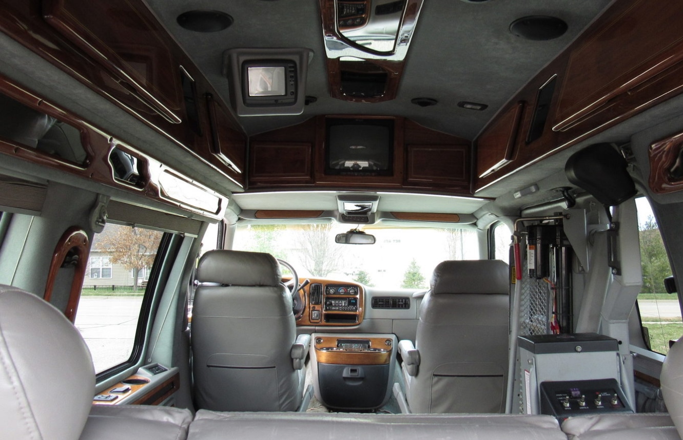 2024 GMC Savana Minivan Interior