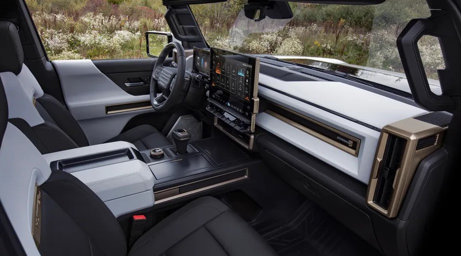 2026 GMC Hummer EV Pickup Interior
